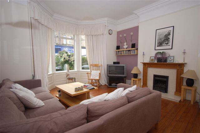 Room Comiston Road in City of Edinburgh