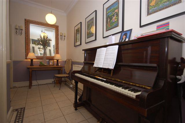 Room Comiston Road in City of Edinburgh