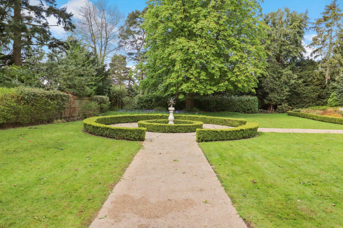 Flat Kincraig Drive in Sevenoaks