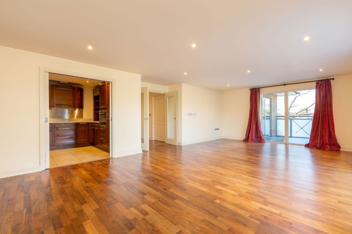 Flat Kincraig Drive in Sevenoaks