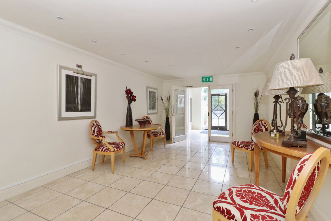 Flat Kincraig Drive in Sevenoaks