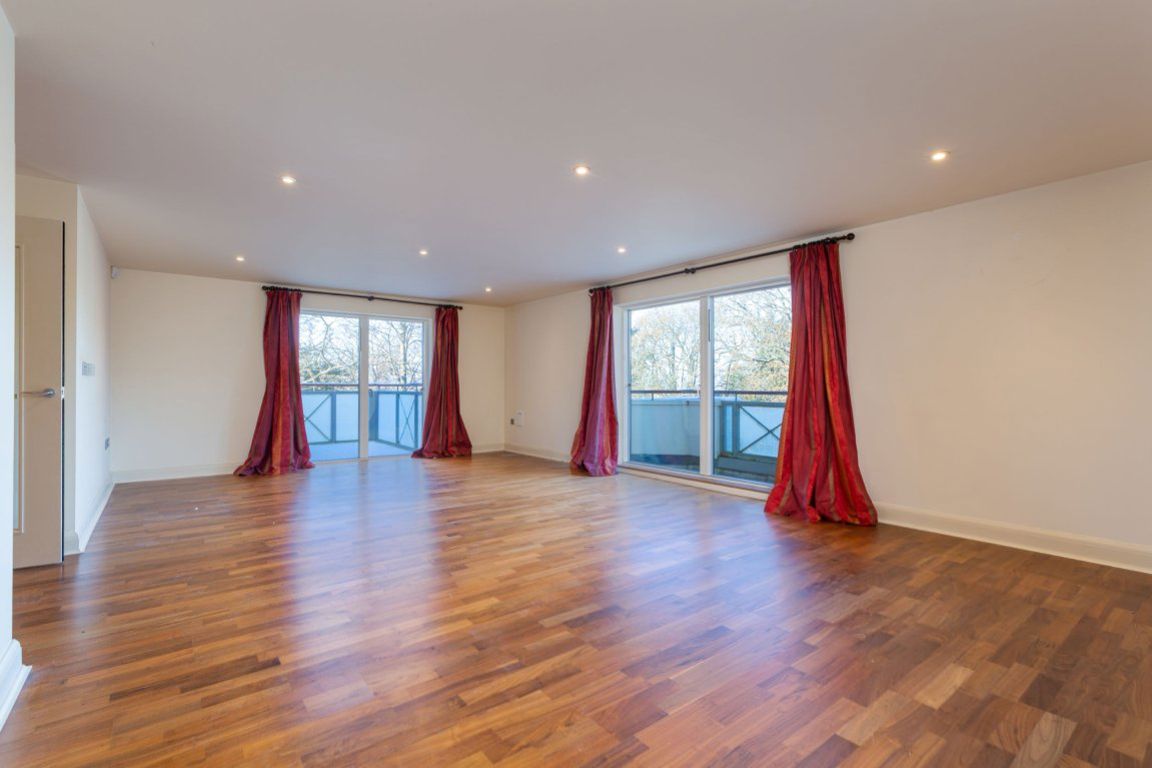 Flat Kincraig Drive in Sevenoaks