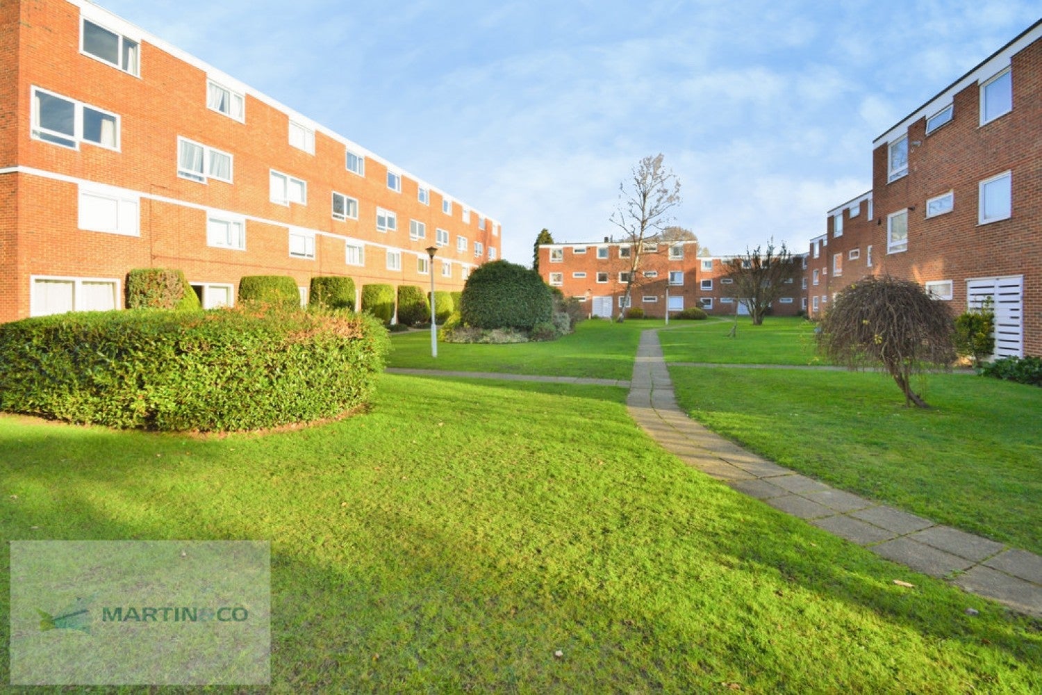 Flat Rydens Road in Walton-on-Thames