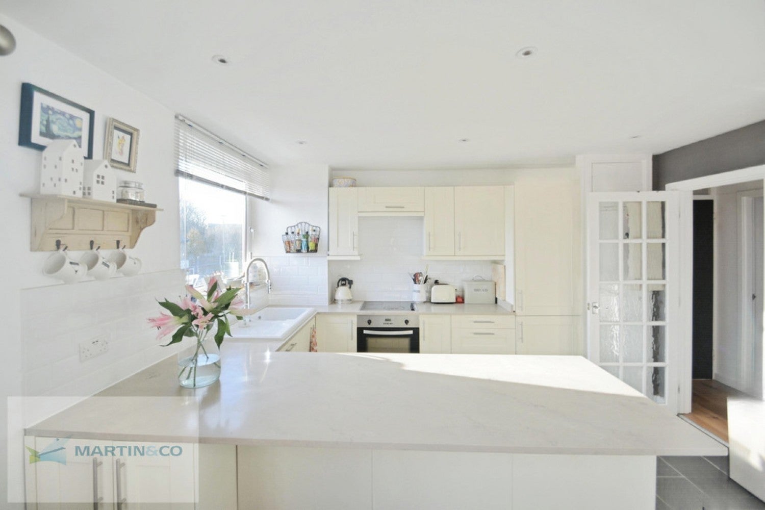 Flat Rydens Road in Walton-on-Thames