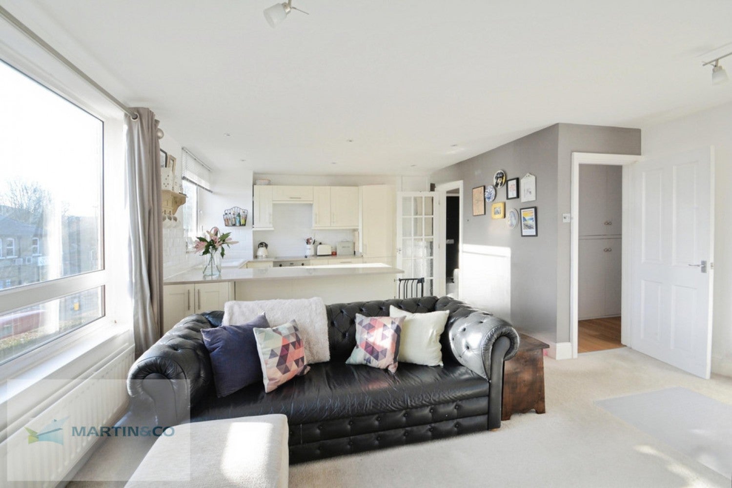 Flat Rydens Road in Walton-on-Thames