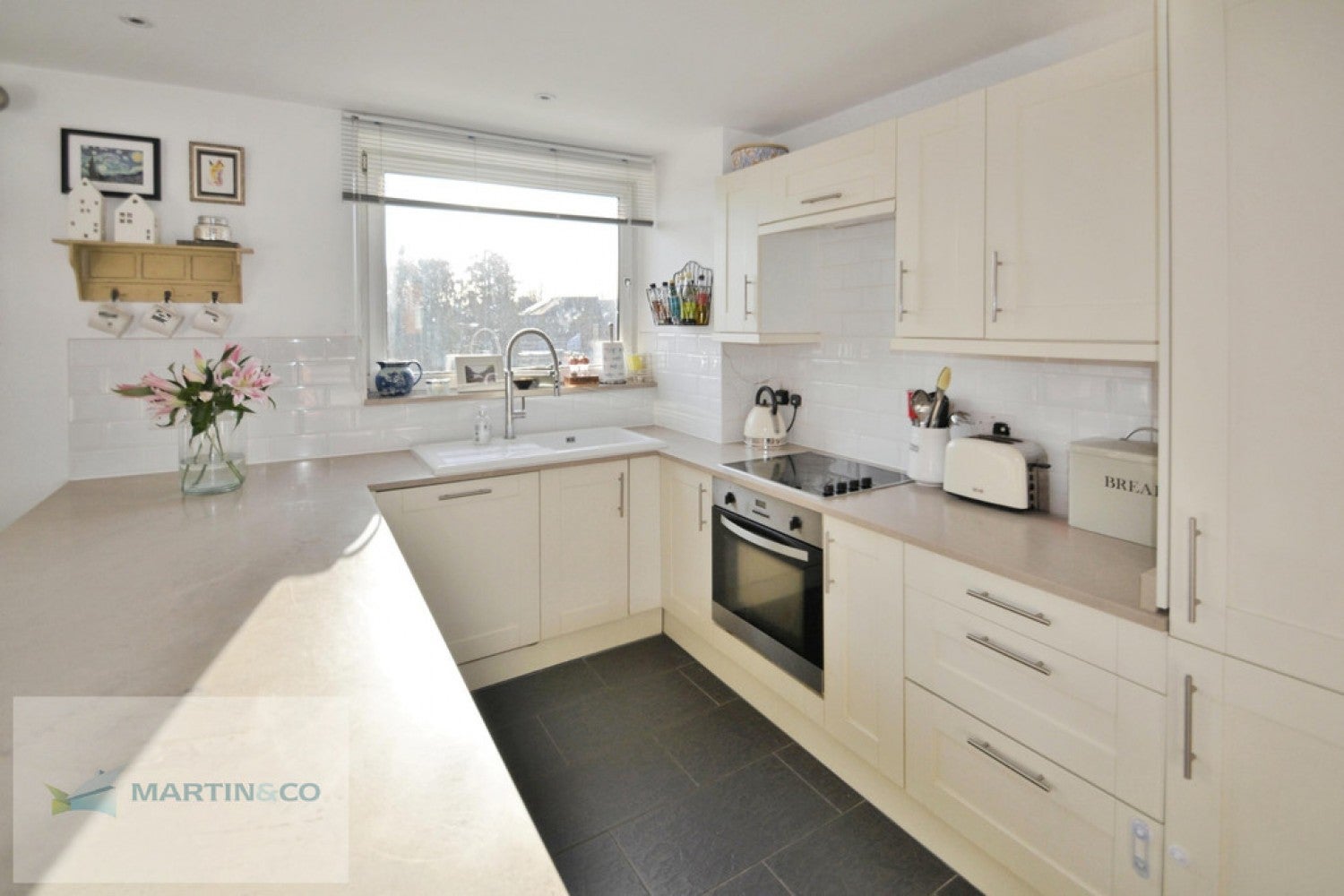 Flat Rydens Road in Walton-on-Thames