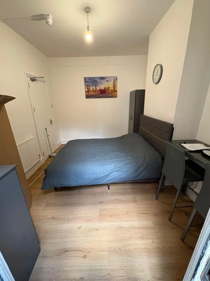 Room La Rose Lane in Greater London