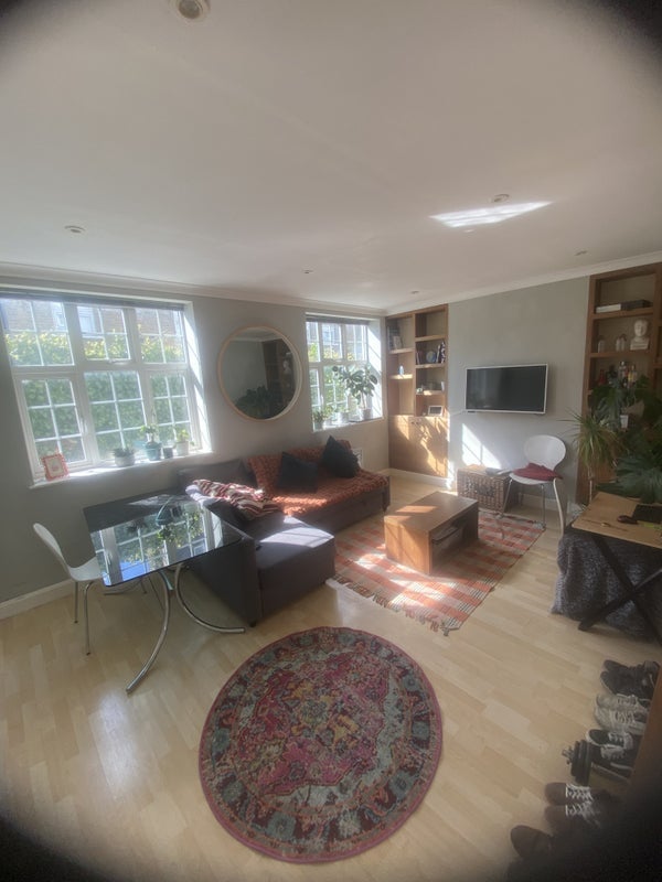 Room Grove Road in Greater London