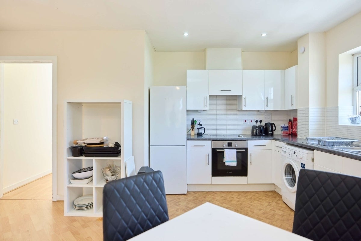 Flat Butler Close in Greater London