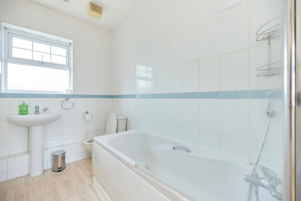 Flat Butler Close in Greater London