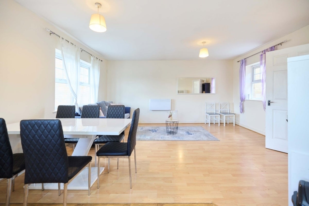 Flat Butler Close in Greater London