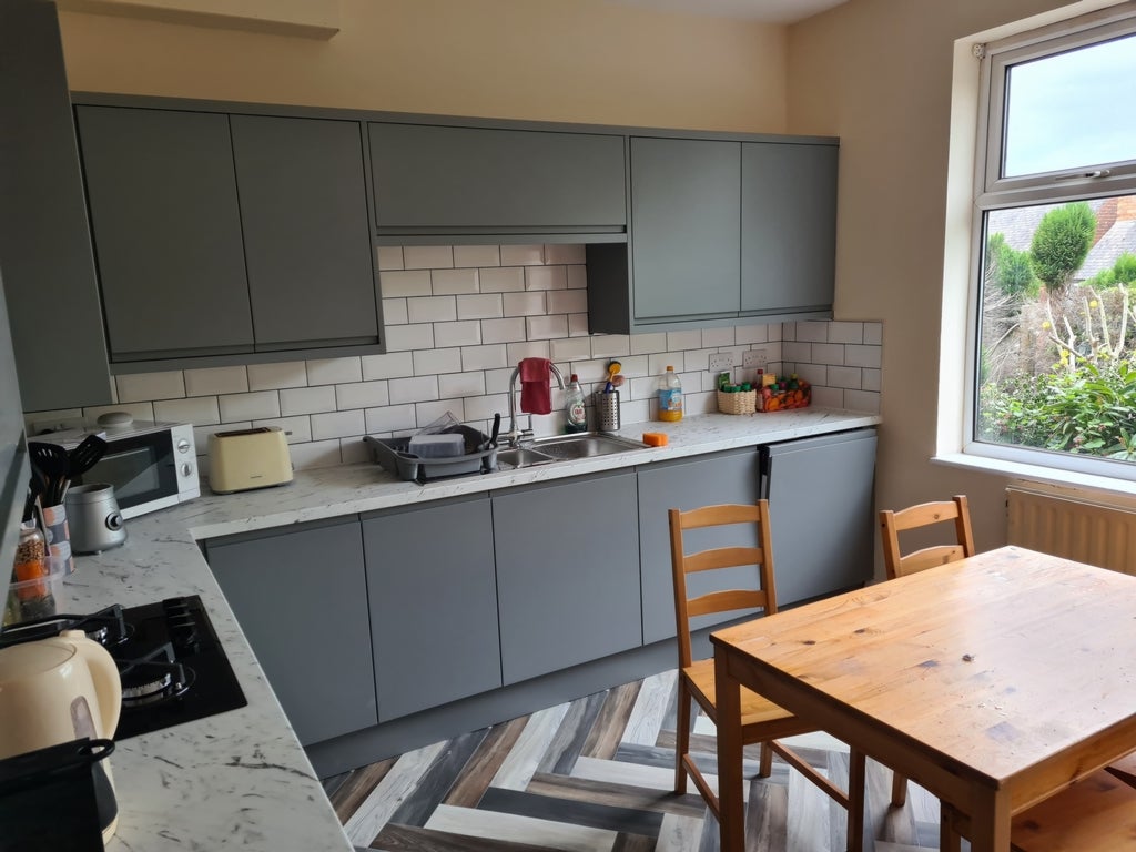 Room Rolleston Drive in Nottingham