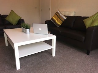 Room Rolleston Drive in Nottingham