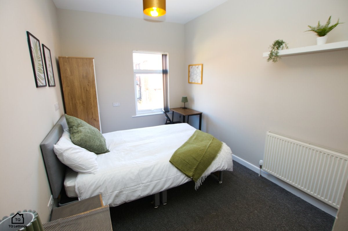 Room Hodges Street in Wigan