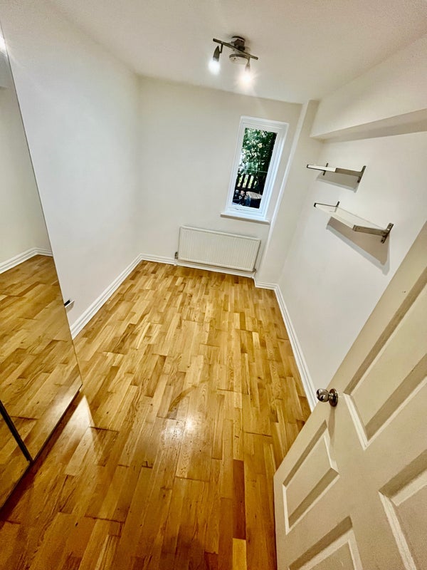 Room Chilton Grove in Greater London