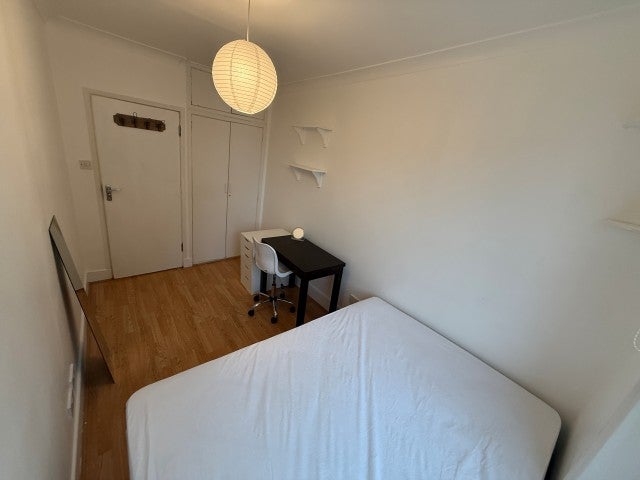 Flat Oakley Square in Greater London