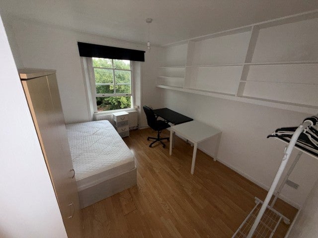 Flat Oakley Square in Greater London