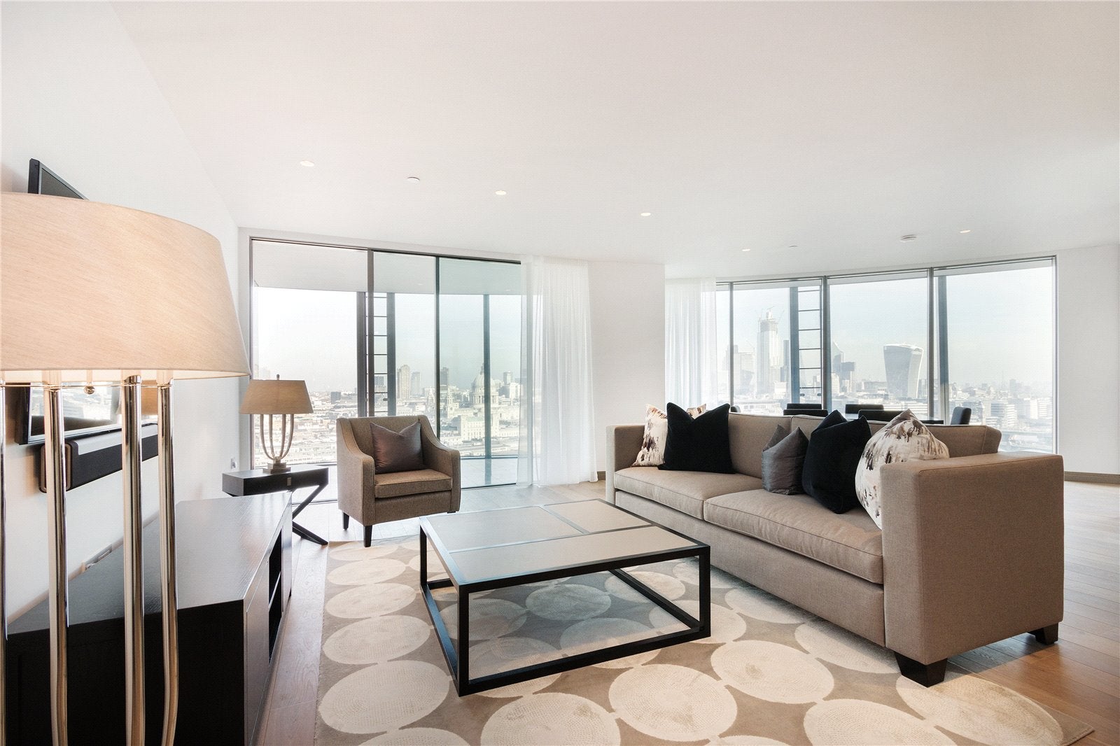 Flat Blackfriars Road in Greater London
