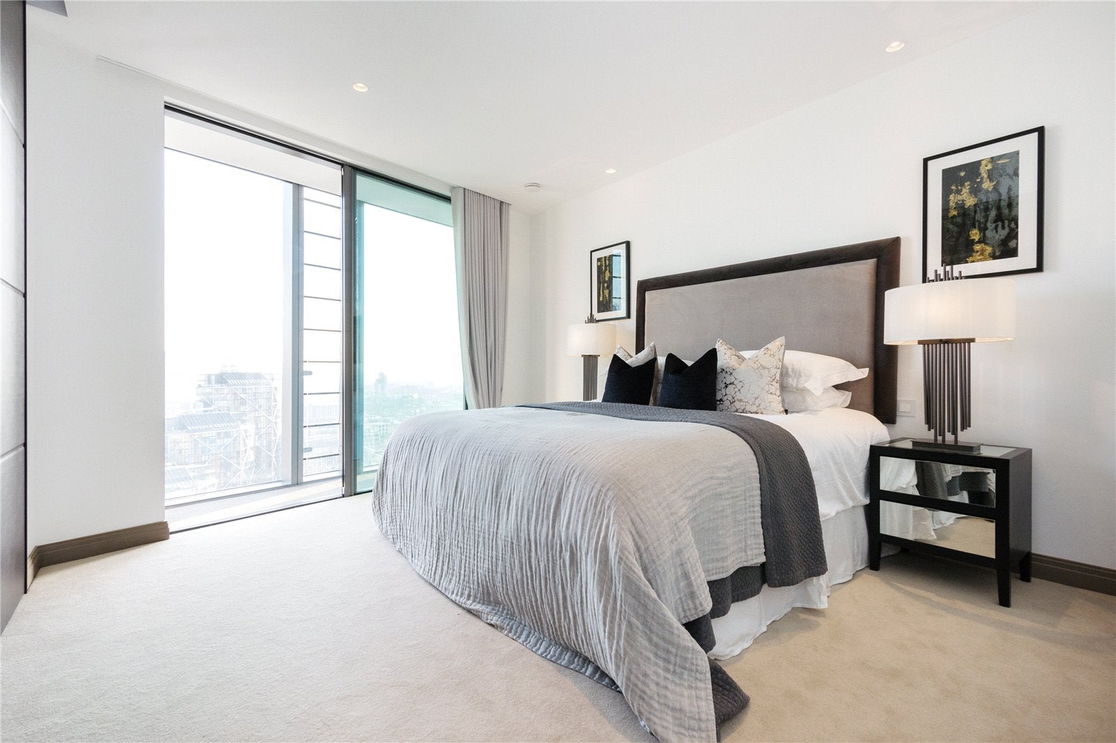 Flat Blackfriars Road in Greater London