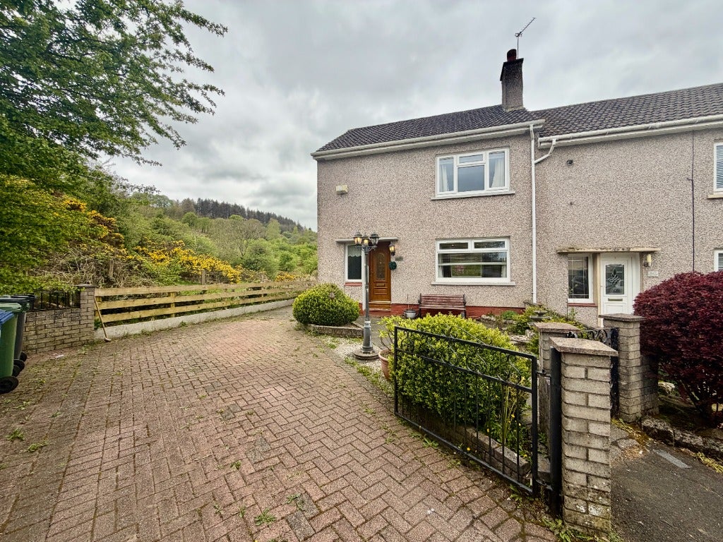 Flat Paisley Road in Renfrew