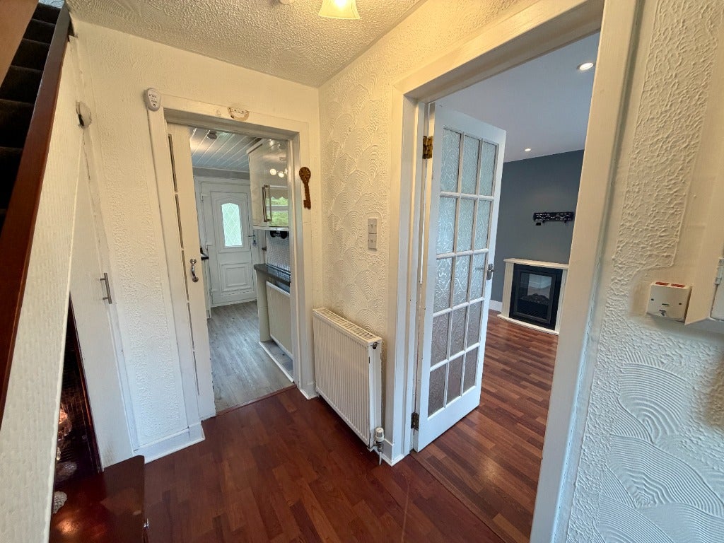 Flat Paisley Road in Renfrew