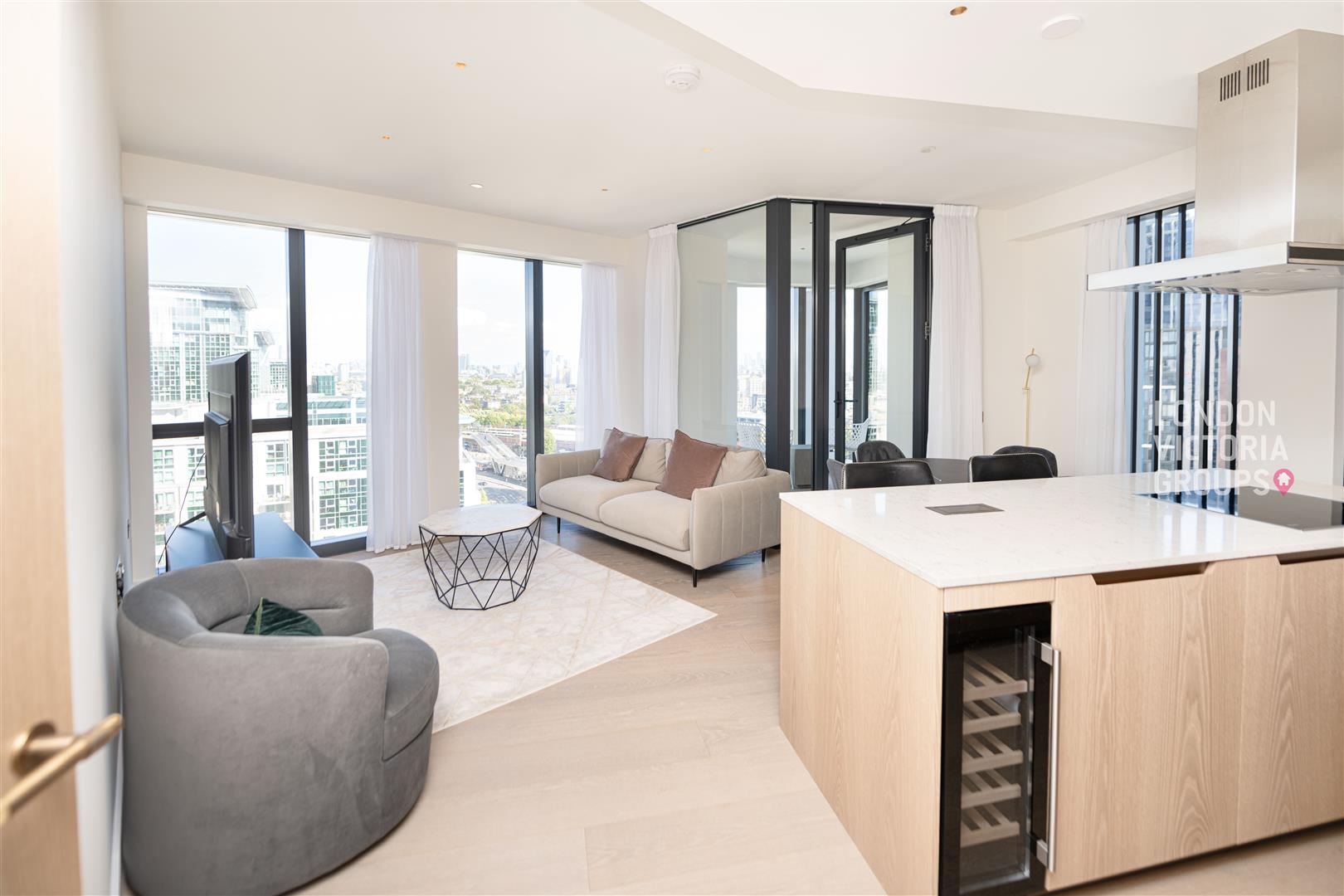 Flat Nine Elms Lane in Greater London
