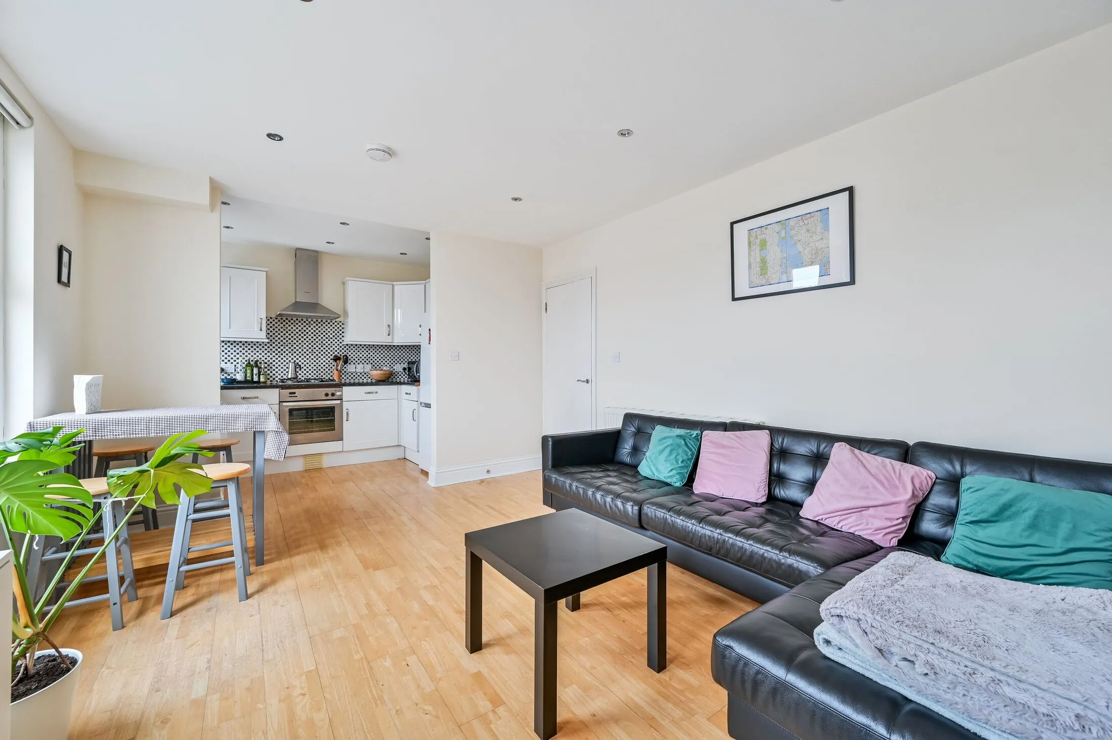 Flat Woolwich Road in Greater London