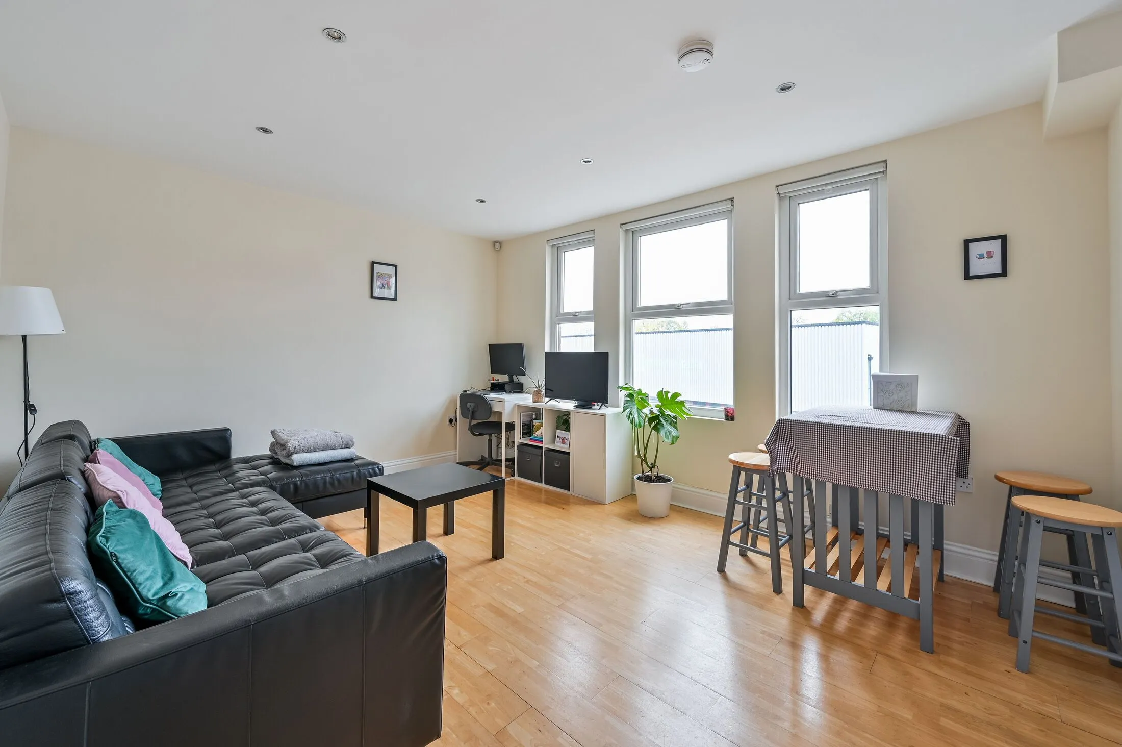 Flat Woolwich Road in Greater London