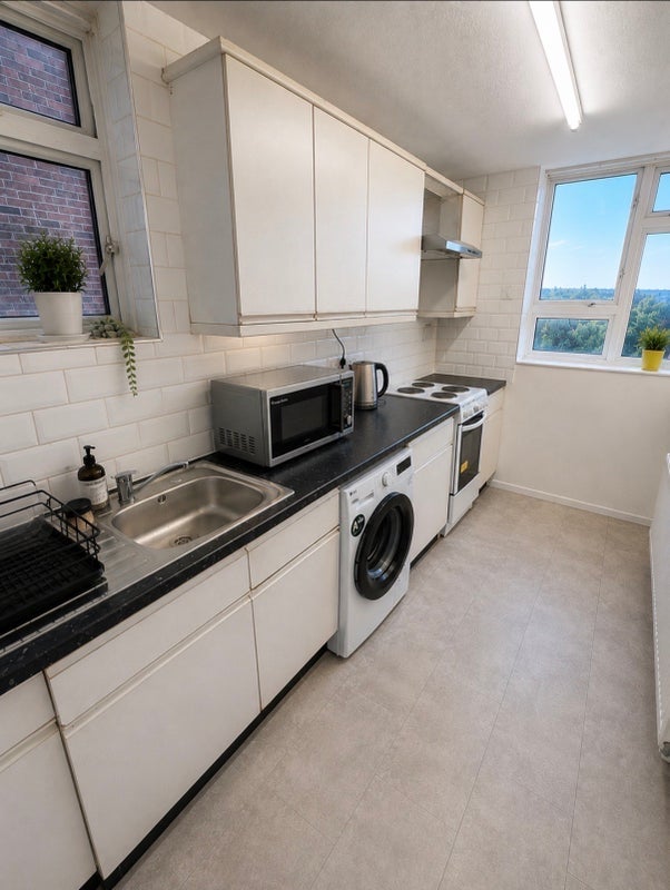 Room Gardner Close in Greater London