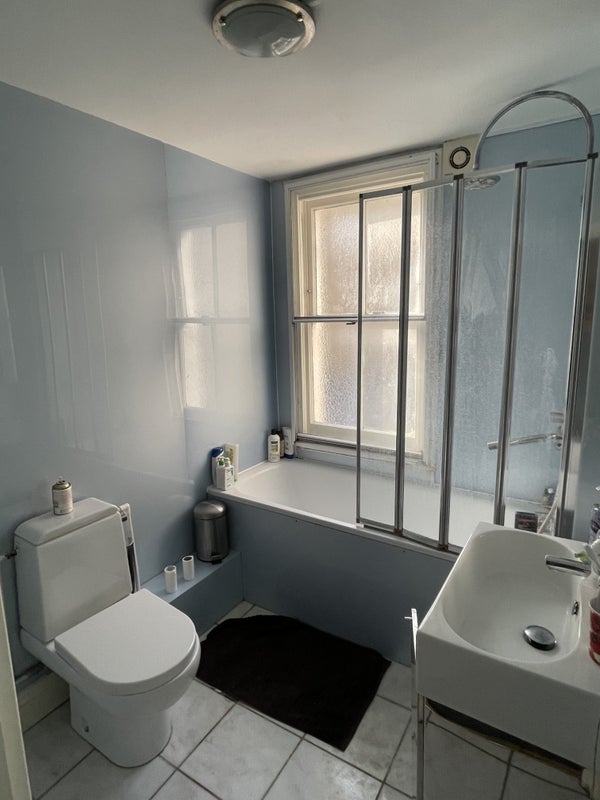 Room Ballater Road in Greater London