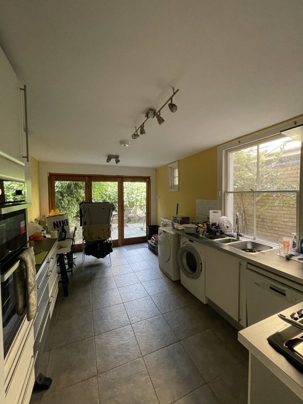 Room Ballater Road in Greater London