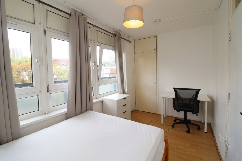 Room Globe Road in Greater London