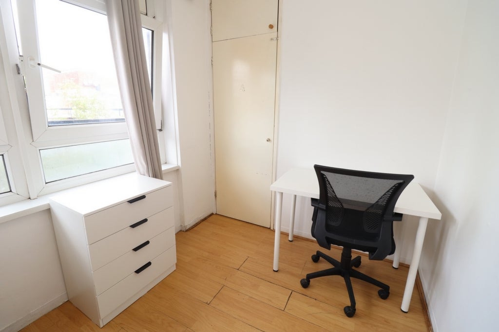 Room Globe Road in Greater London