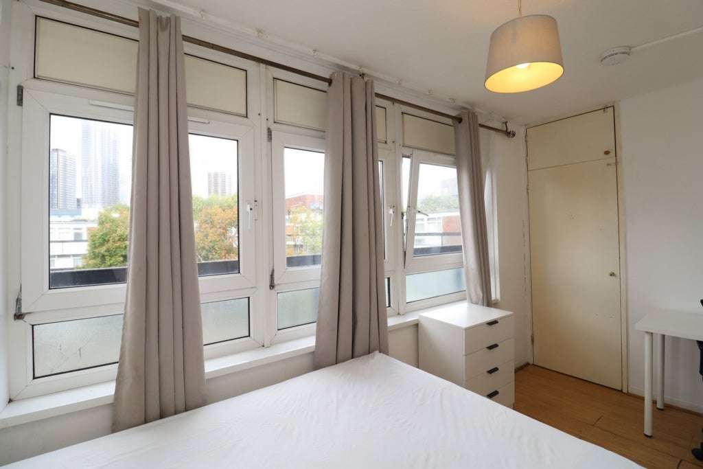 Room Globe Road in Greater London