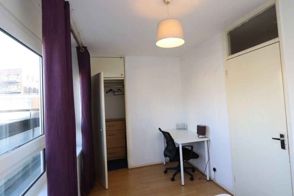 Room Globe Road in Greater London