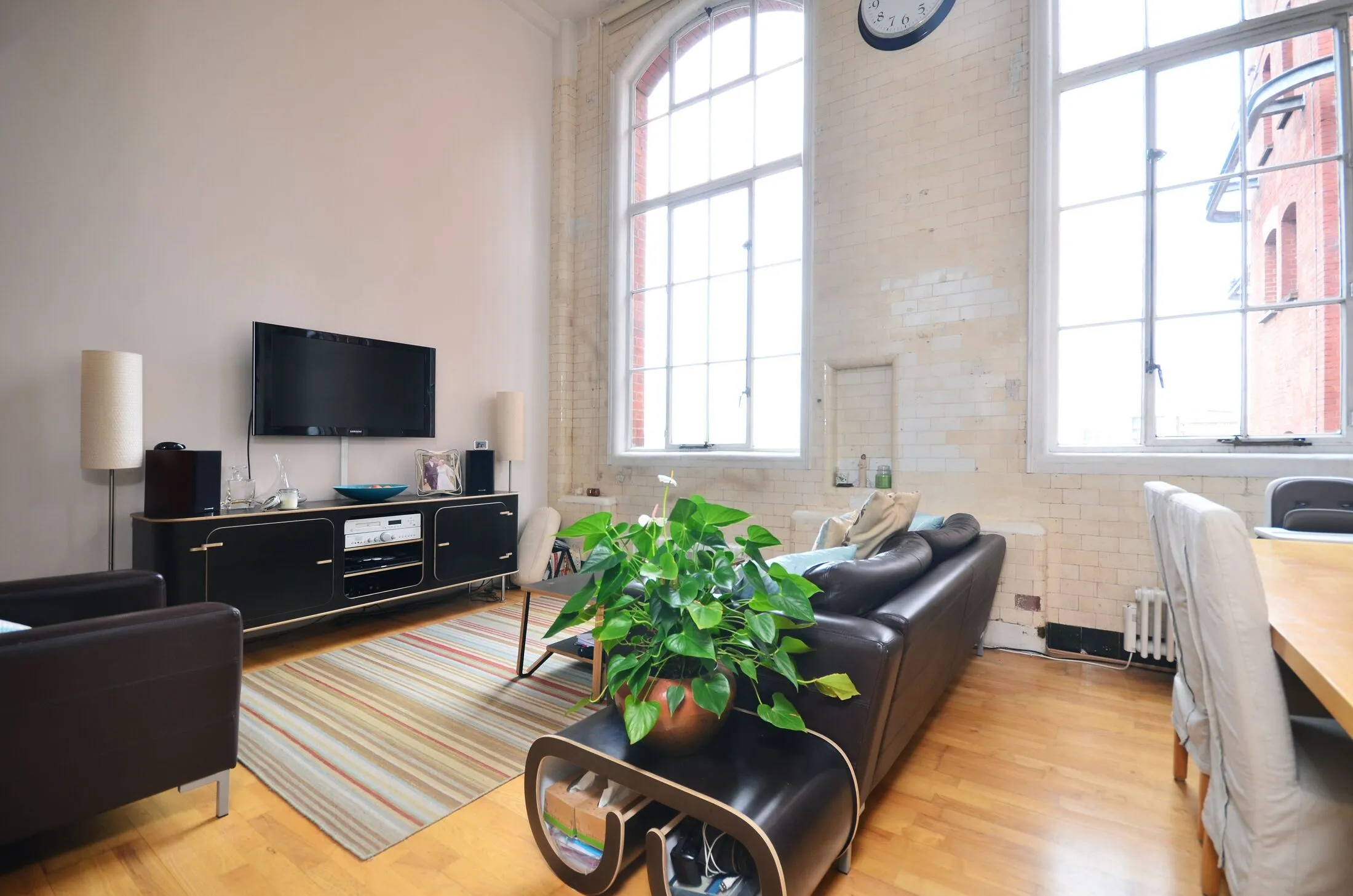 Flat Fairfield Road in Greater London