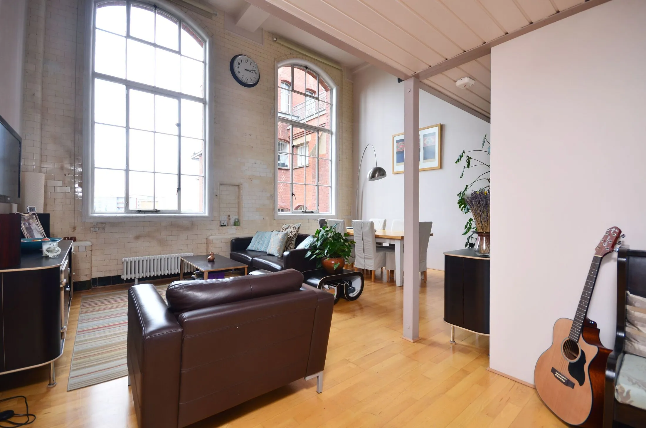 Flat Fairfield Road in Greater London