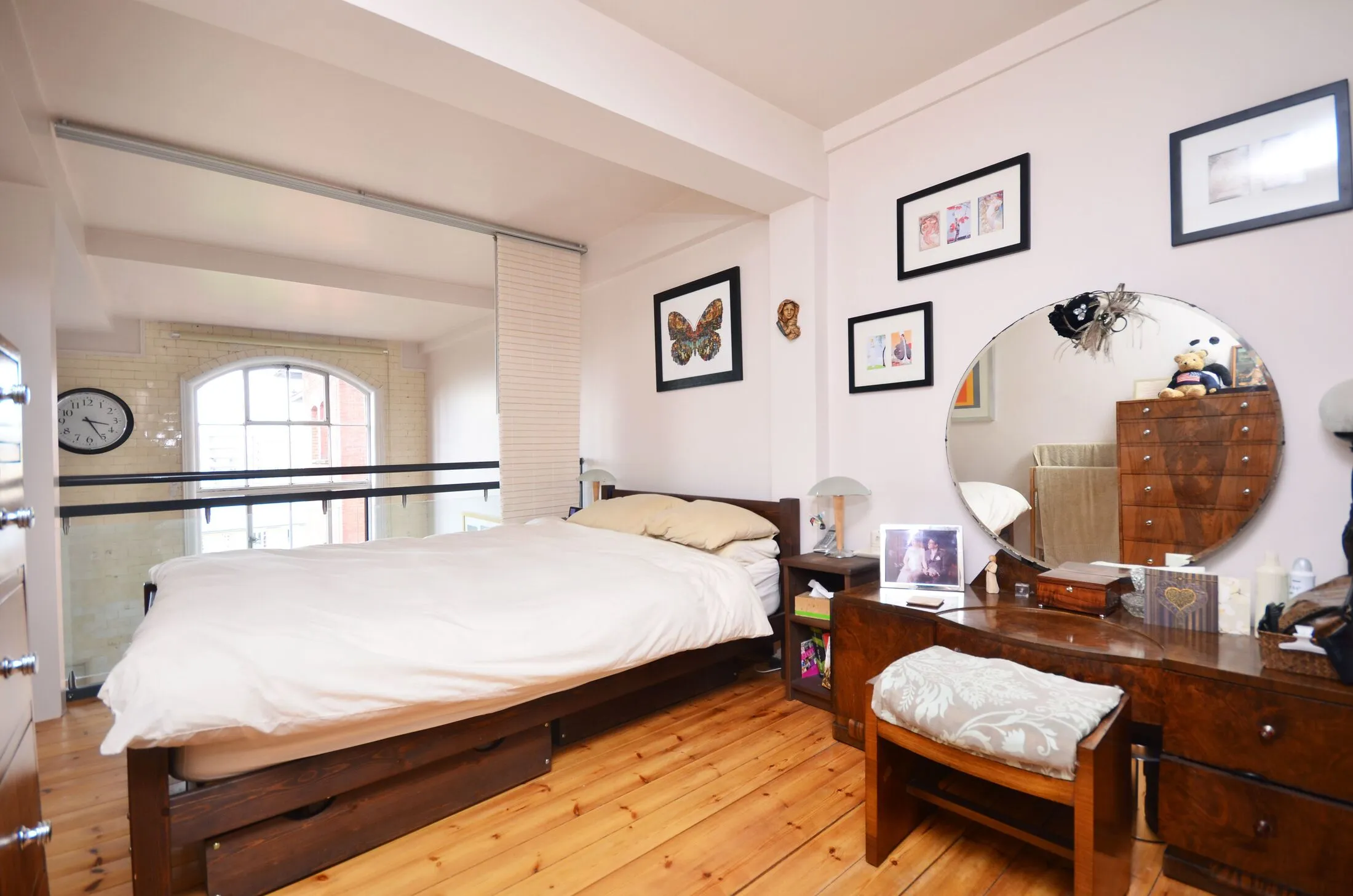 Flat Fairfield Road in Greater London