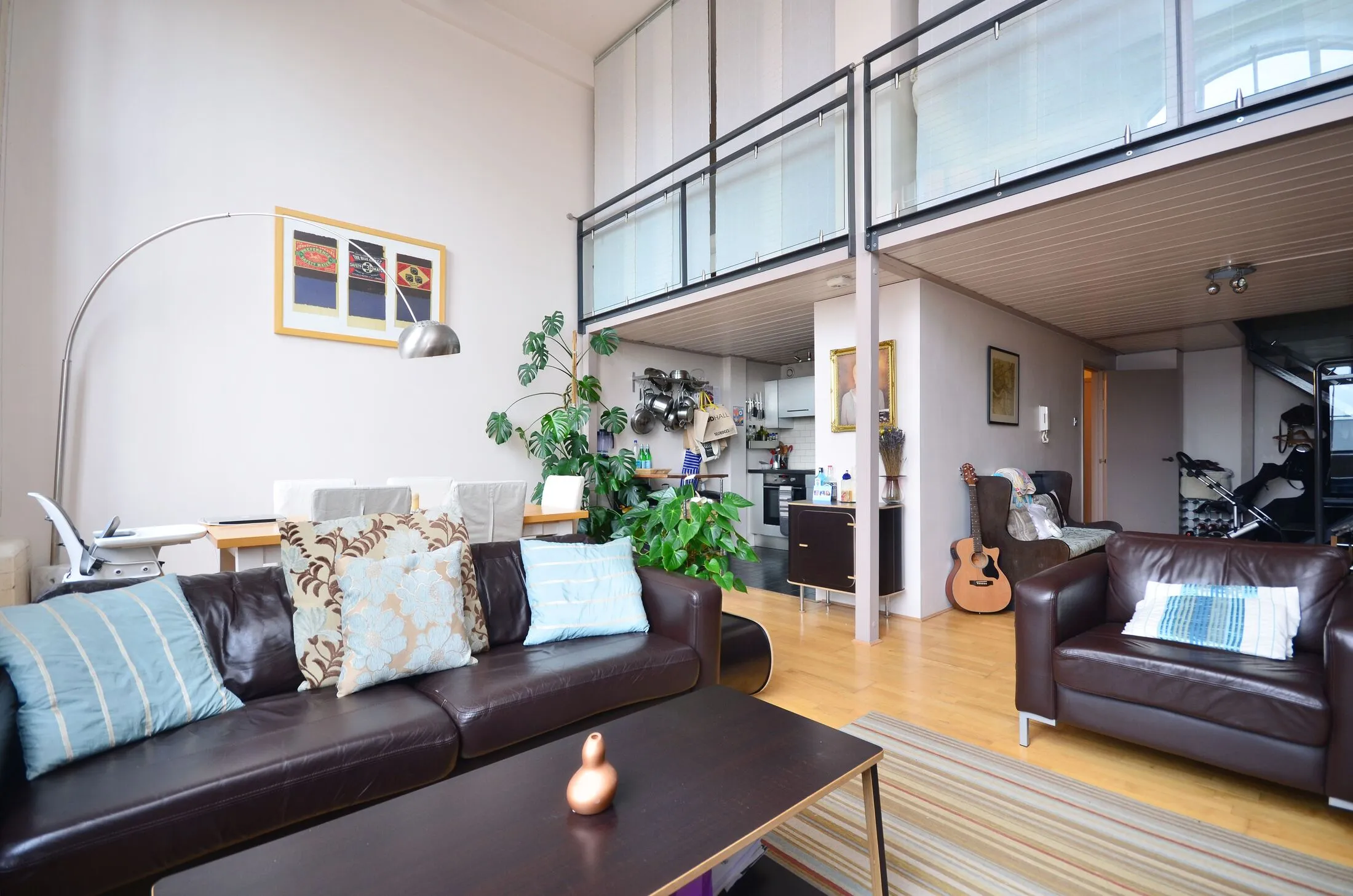 Flat Fairfield Road in Greater London