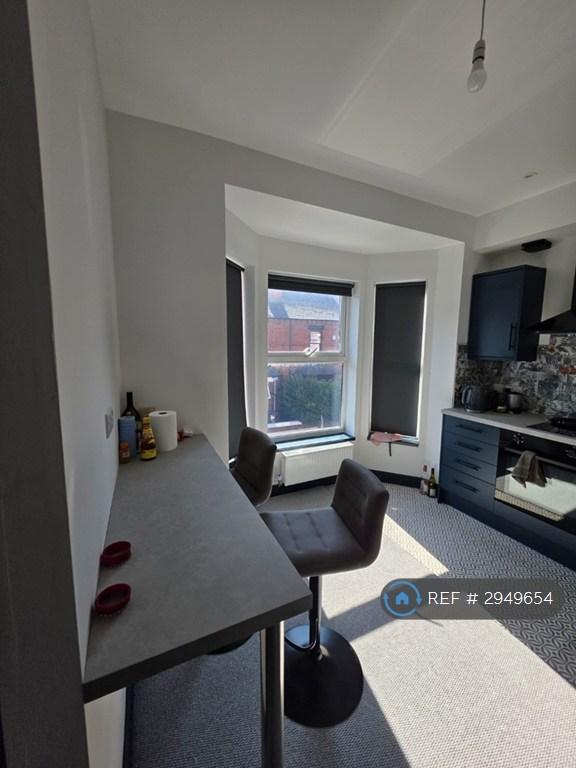 Room Ermine Road in Chester