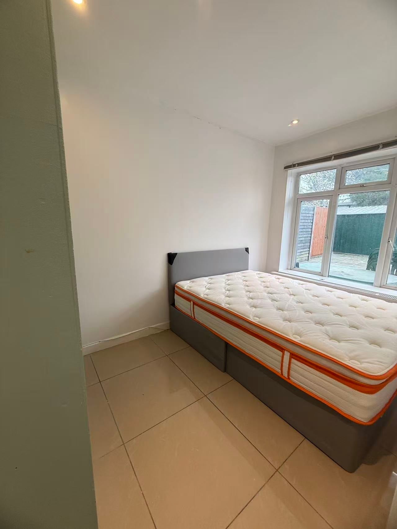 Flat Langbrook Road in Greater London