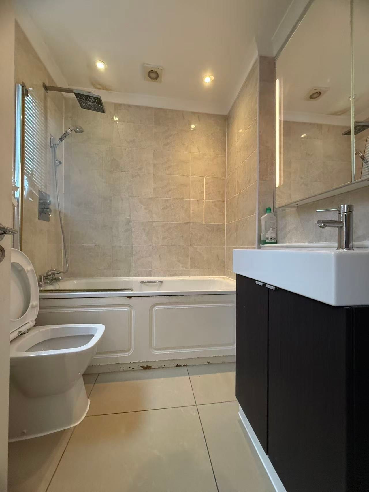 Flat Langbrook Road in Greater London