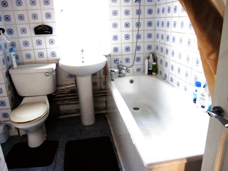 Room Robert Lowe Close in Greater London