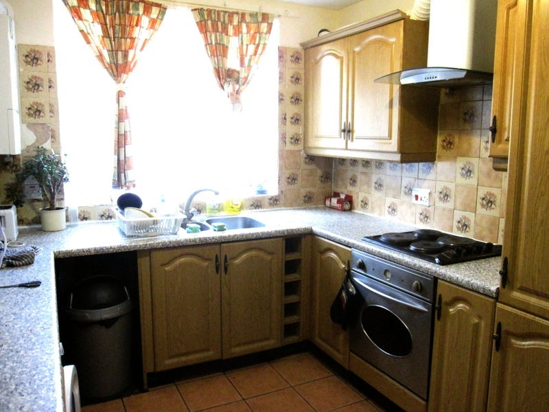 Room Robert Lowe Close in Greater London