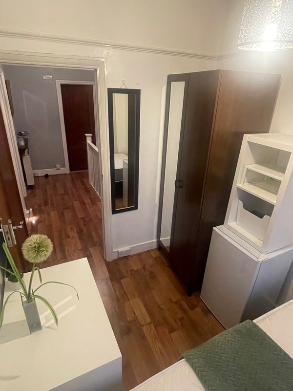 Room Walpole Road in Greater London