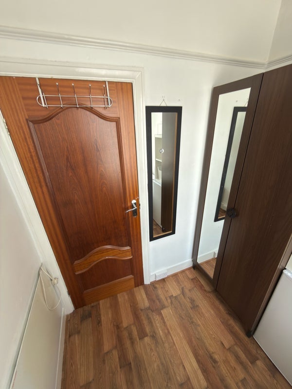 Room Walpole Road in Greater London