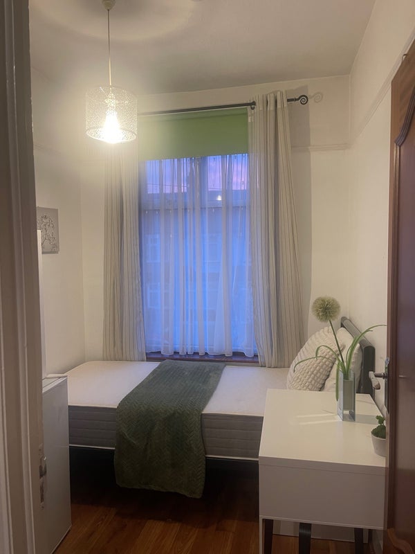 Room Walpole Road in Greater London