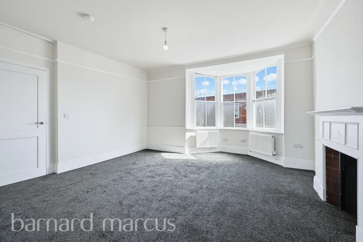 Flat Rumsey Road in Greater London