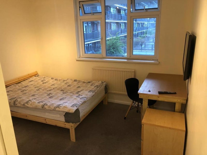 Room Southwark Park Road in Greater London