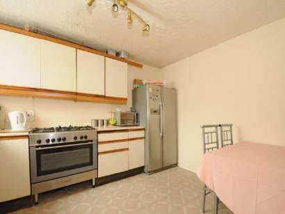 Room Southwark Park Road in Greater London